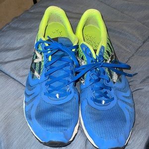 New Balance Vazee Mens tennis shoes. Size 11 USED condition